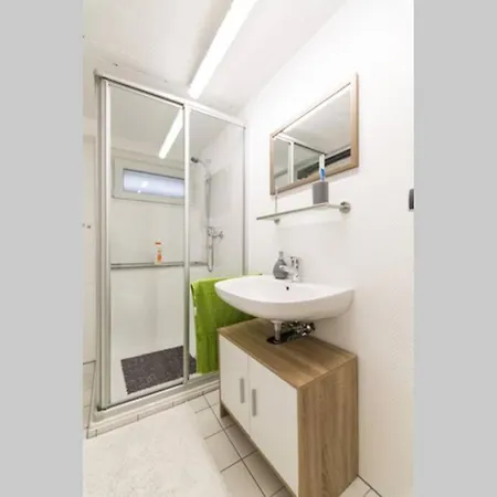 Spacious Cellar In Ratingen-tiefenbroich Apartamento *
